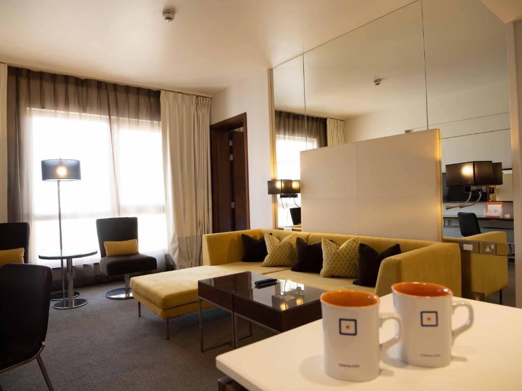 Centro Capital - By Rotana होटल